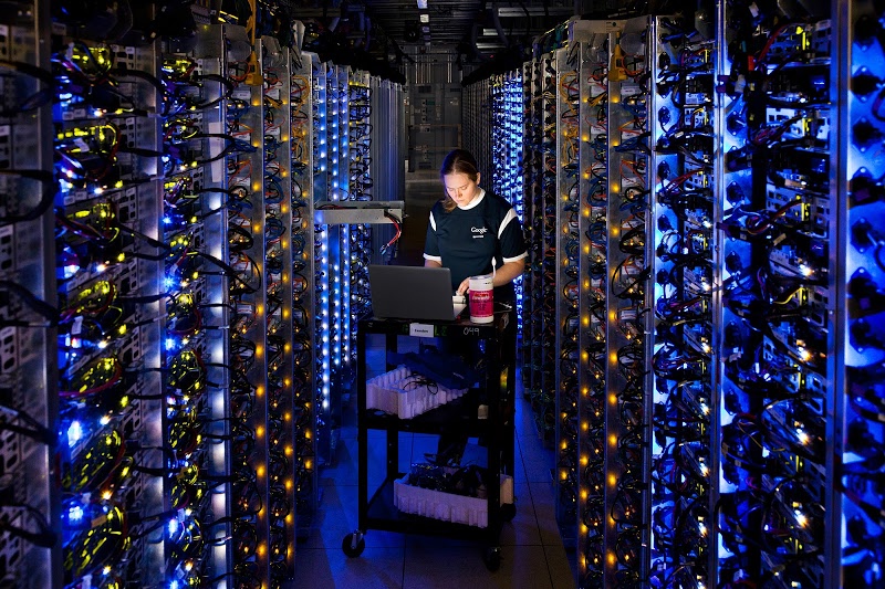Denise Harwood chẩn đoán CPU quá nóng. Trong hơn một thập kỷ, chúng tôi đã xây dựng một số máy chủ hiệu quả nhất trên thế giới.